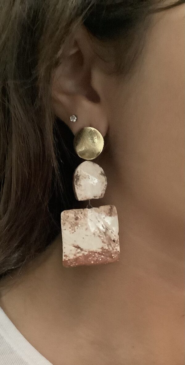 Boucle d’oreille en faïence