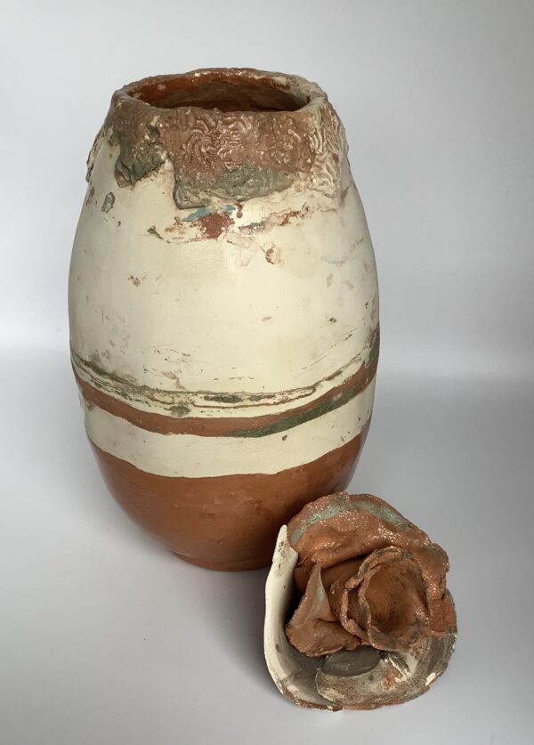 Mixed clay earthenware vase with sculpted flowers - Image 4